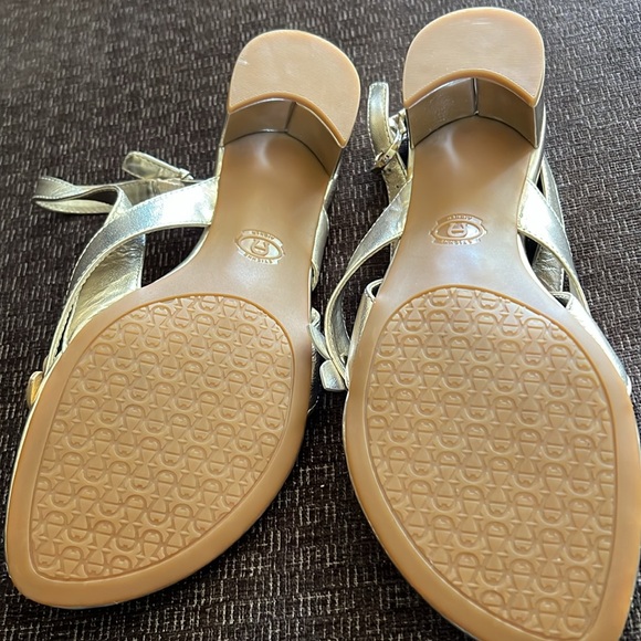 Etienne Aigner Gold Floral Sandals Size 7 - Picture 5 of 6